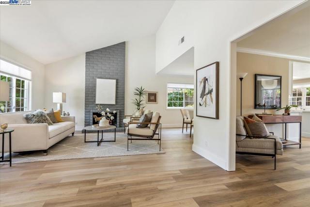 4532 Birch Bark Rd, Concord CA: https://media.crmls.org/mediaz/a28e2923-17b6-4e93-a2d3-fc7a00d6c933.jpg