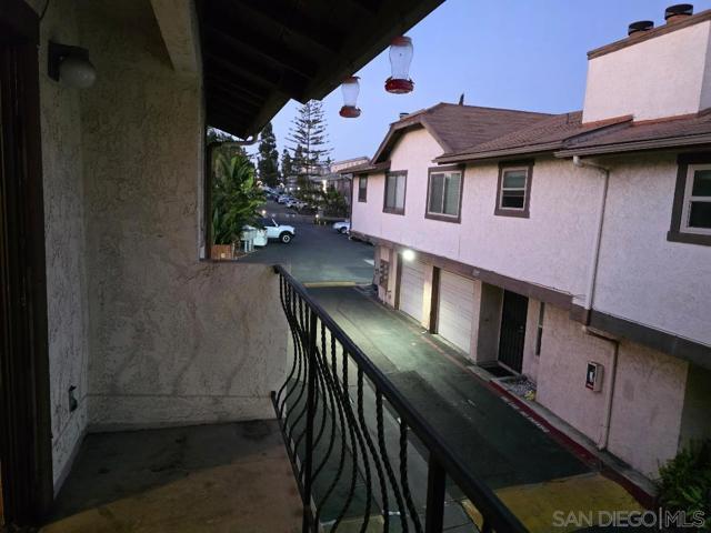 1332 LA TEMPRA CORTE, Chula Vista CA: https://media.crmls.org/mediaz/a28e6e72-b592-4290-bd7e-1010494b70fd.jpg