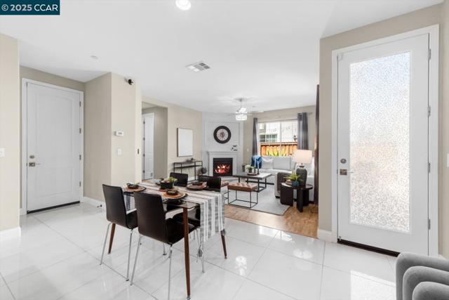 240 Alta St, Brentwood CA: https://media.crmls.org/mediaz/a28f6d17-50c9-4829-b707-278d8185320f.jpg