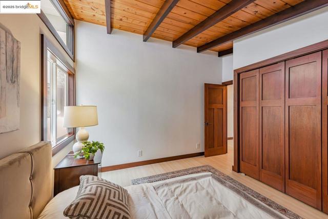 6815 Paso Robles Dr, Oakland CA: https://media.crmls.org/mediaz/a28f9d1f-94d3-441c-be50-893527eb8ab2.jpg