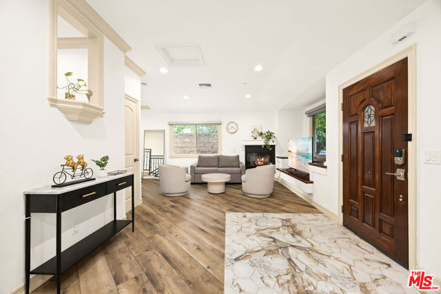 272 N Chester Avenue, Pasadena CA: https://media.crmls.org/mediaz/a2900f4c-cca8-4fd6-acf4-08bd505fa521.jpg