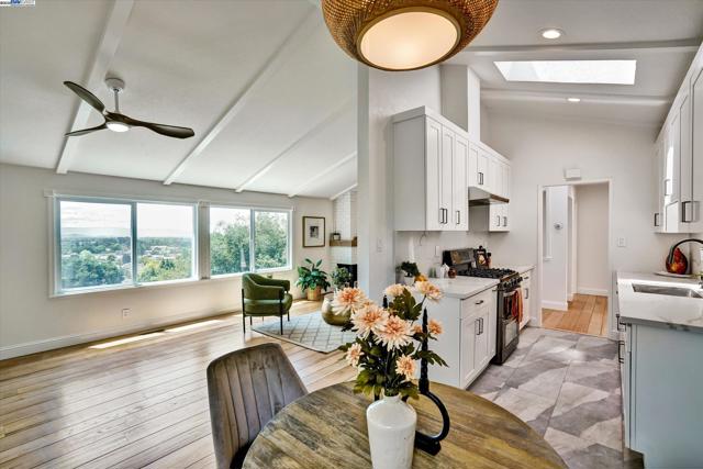 33039 Palmetto Dr, Union City CA: https://media.crmls.org/mediaz/a29033cd-17b4-4835-8d30-2d4bd19b054b.jpg