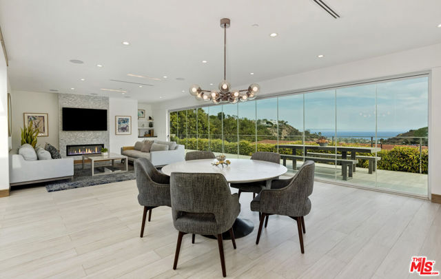 1332 El Hito Circle, Pacific Palisades CA: https://media.crmls.org/mediaz/a290ad1a-8223-4cef-a1bb-54a6bcc0e9fe.jpg