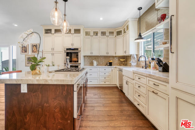 1042 S Stanley Avenue, Los Angeles CA: https://media.crmls.org/mediaz/a290b173-9998-4a97-bfef-5cd296b8fee2.jpg