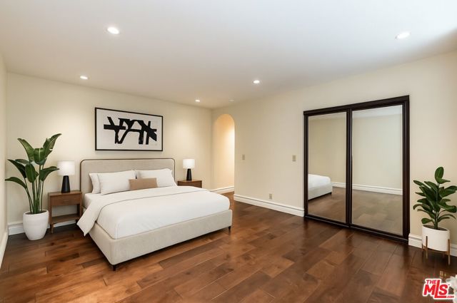 15401 Brownwood Place, Los Angeles CA: https://media.crmls.org/mediaz/a29122a5-032e-4147-953e-cbd0a3337034.jpg