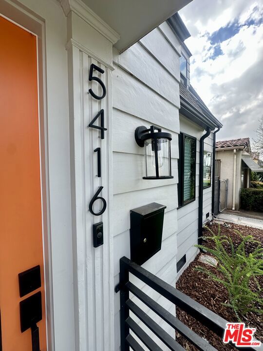 5414 S Mullen Avenue, Los Angeles CA: https://media.crmls.org/mediaz/a2913954-1b96-4335-9c6f-5c68d679640a.jpg