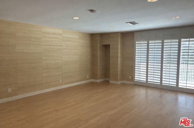 917 Oxford Way, Beverly Hills CA: https://media.crmls.org/mediaz/a291a022-260f-4a11-b714-38701ccb162a.jpg