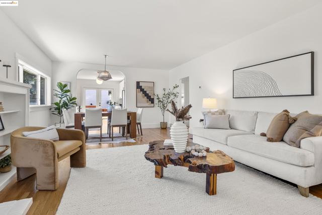 2516 Mathews St, Berkeley CA: https://media.crmls.org/mediaz/a291cca3-3b66-4791-a866-1f174944bcfd.jpg