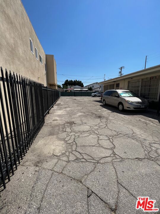 7810 Lankershim Boulevard photo 3