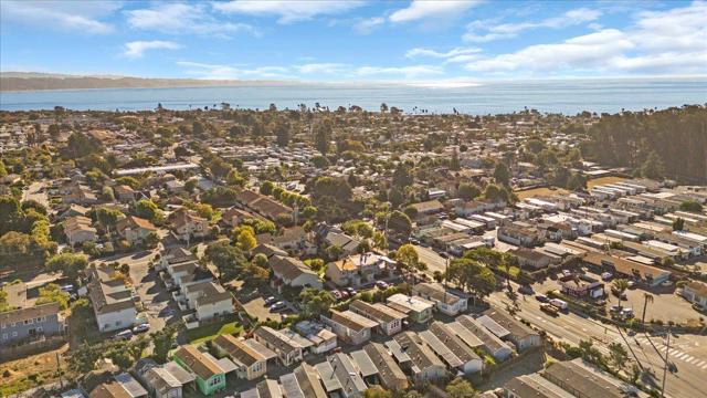 2565 Portola Drive, Santa Cruz CA: https://media.crmls.org/mediaz/a29204ec-ae17-4ab4-b614-f7ac1556886a.jpg
