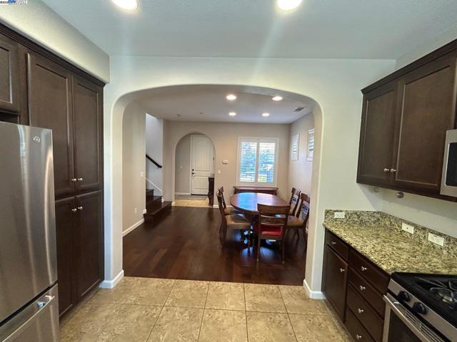3002 Blackberry Ave, San Ramon CA: https://media.crmls.org/mediaz/a2929bd9-9e14-4530-a65c-b39cc3aa54b9.jpg