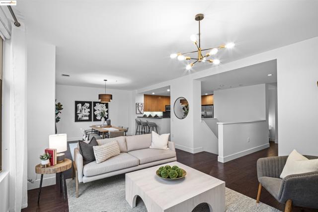 438 W Grand Ave, Oakland CA: https://media.crmls.org/mediaz/a292a083-6fa0-4527-8ac0-b3e57e8883e0.jpg