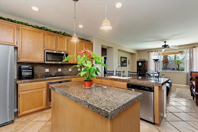 42330 Bridges Court, Indio CA: https://media.crmls.org/mediaz/a292fb5f-d098-4278-a7f1-cef281437e27.jpg