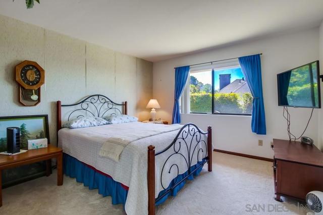 4742 Mount Helix Drive, La Mesa CA: https://media.crmls.org/mediaz/a29337c2-2aba-468d-886f-5e9095b1183e.jpg