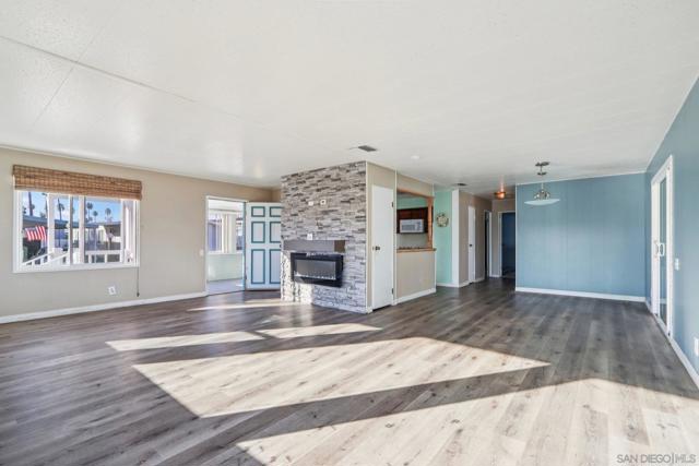 1215 Anchors Way Drive, Ventura CA: https://media.crmls.org/mediaz/a293d68d-1d24-46a9-852b-7a7606456922.jpg