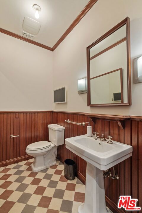 1573 Sunset Plaza Drive, Los Angeles CA: https://media.crmls.org/mediaz/a29437bb-56d1-439b-8e88-8050f1cd1a51.jpg