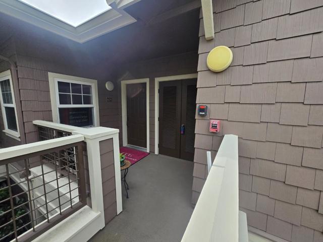 625 Callippe Court, Brisbane CA: https://media.crmls.org/mediaz/a294da17-9281-41cd-8b6f-41fa695d042f.jpg