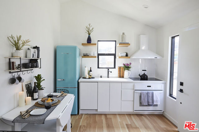 908 Everett Street, Los Angeles CA: https://media.crmls.org/mediaz/a294f715-227b-40da-808c-61fdcde14ace.jpg