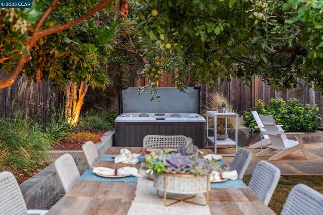 206 Santa Fe Dr, Walnut Creek CA: https://media.crmls.org/mediaz/a2952216-38ae-4c7b-b732-101a7e5728f9.jpg