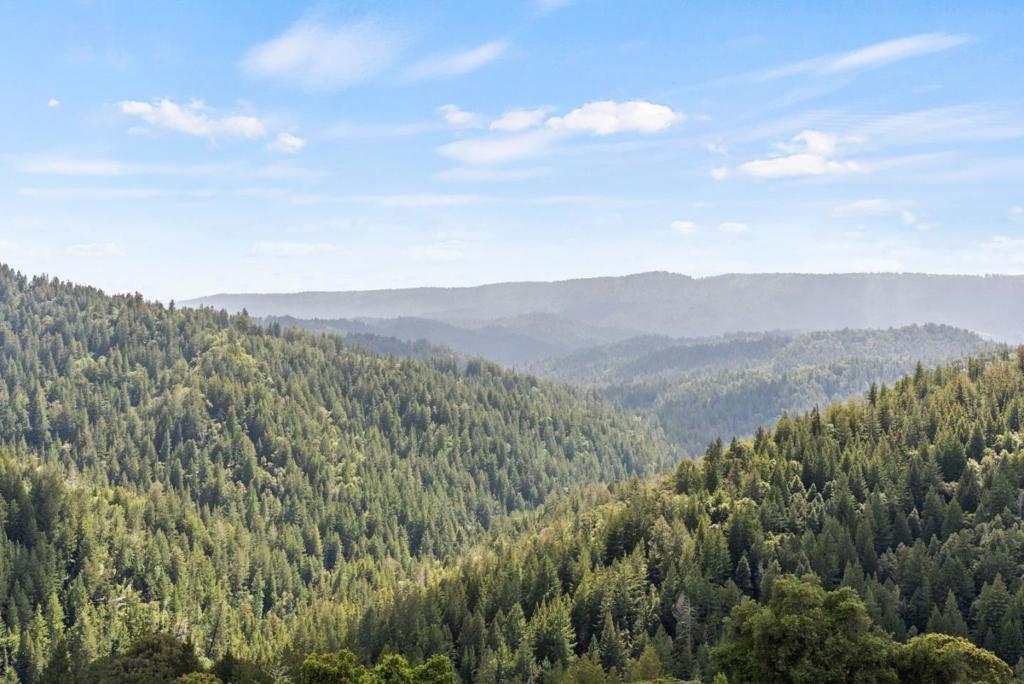 https://media.crmls.org/mediaz/a29524d1-fa78-44ee-863e-645e5e41829a.jpg?preset=X-Large