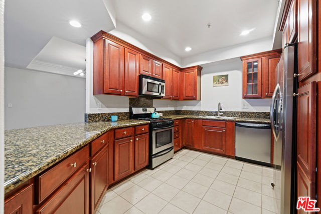 14242 Burbank Boulevard, 103 photo 8