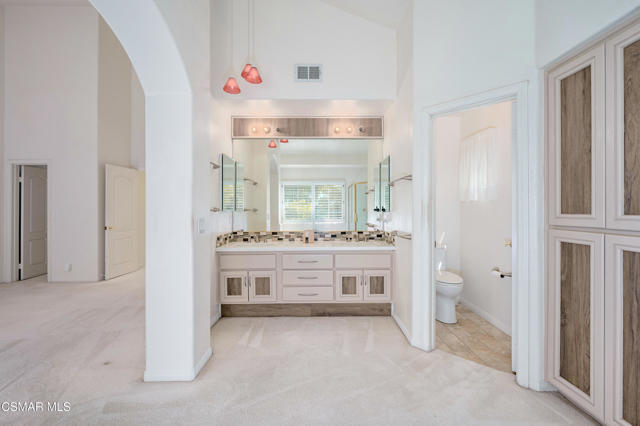 3695 Mapleknoll Place, Thousand Oaks CA: https://media.crmls.org/mediaz/a2955521-c978-49d9-b96b-4a3e58cb63f3.jpg