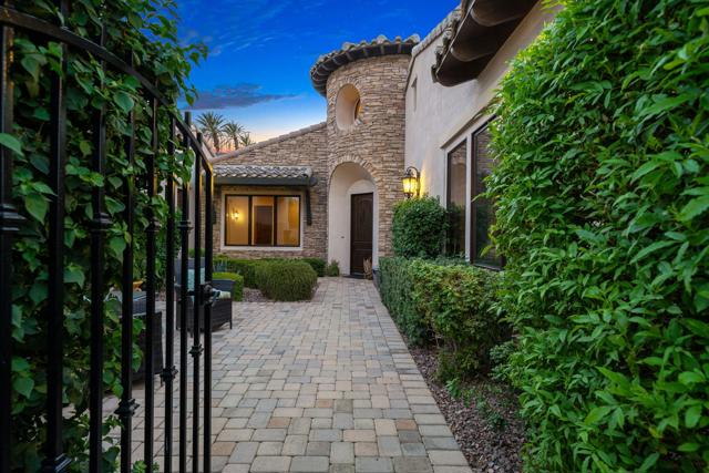 49481 Rock Rose Drive, Indio CA: https://media.crmls.org/mediaz/a2955edf-1aaf-4283-801c-933959c6876c.jpg