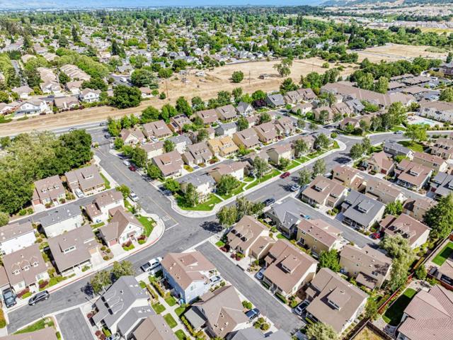 1554 Rosette Way, Gilroy CA: https://media.crmls.org/mediaz/a2958e40-54a6-49cd-b751-a426004428ac.jpg
