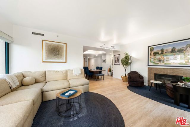 10520 Wilshire Boulevard, Los Angeles, California 90024, 2 Bedrooms Bedrooms, ,2 BathroomsBathrooms,Condominium,For Sale,Wilshire,24426677