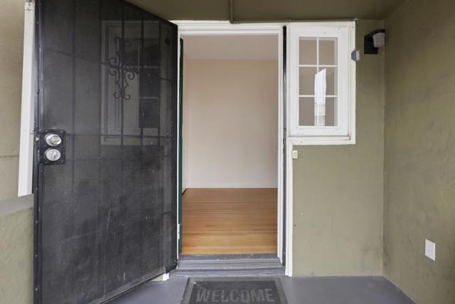 213 7th Street, Oakland CA: https://media.crmls.org/mediaz/a29601c9-6d19-4dce-bdd4-05f40b8c6e99.jpg