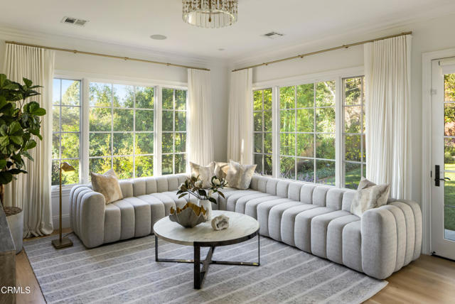 2060 Windover Road, Pasadena CA: https://media.crmls.org/mediaz/a2970e55-ef3a-43e9-aa70-4507075ff7c1.jpg