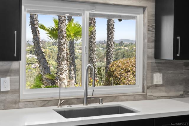 6518 Monte Fuego, Rancho Santa Fe CA: https://media.crmls.org/mediaz/a2971ff9-6df1-42c9-9e99-0491eae0c7fa.jpg
