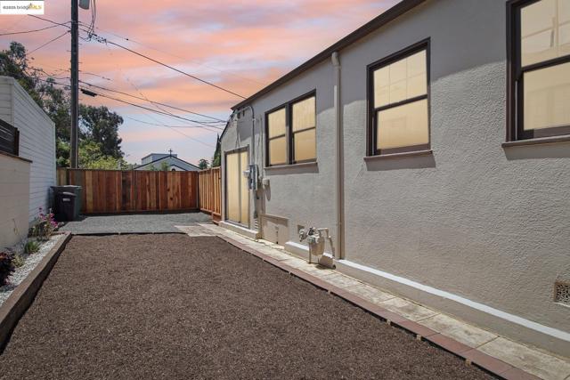 2900 Sheffield Ave, Oakland CA: https://media.crmls.org/mediaz/a2975618-3aa5-4857-adc6-0fdad801ff68.jpg
