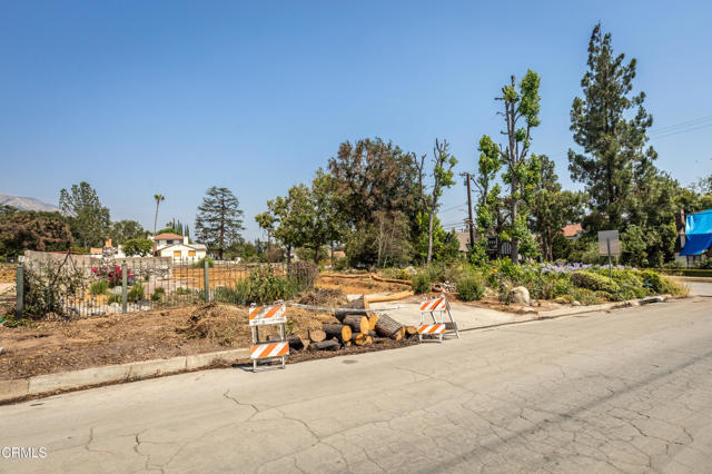 1215 E Mendocino Street, Altadena CA: https://media.crmls.org/mediaz/a2975e5b-673b-4954-b329-430fcbcb76f1.jpg