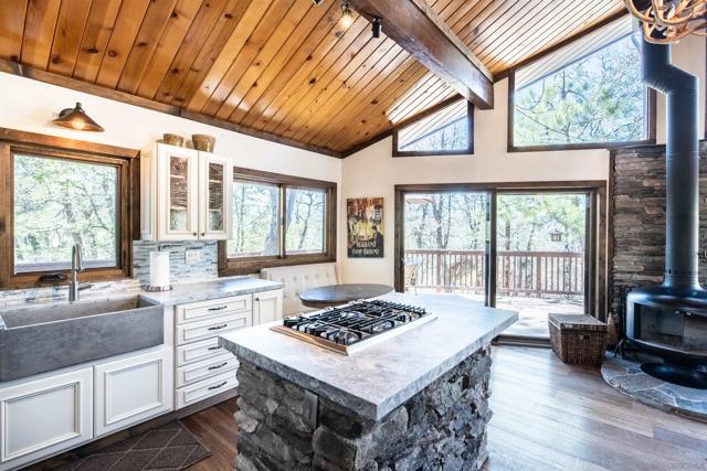 664 Butte Ave, Big Bear CA: https://media.crmls.org/mediaz/a2978e59-d405-4a26-8b7e-cff2816ca10f.jpg