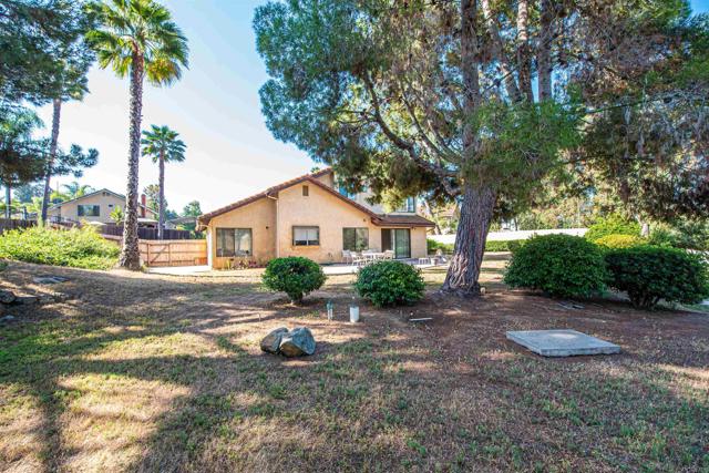 2432 Live Oak Road, Escondido CA: https://media.crmls.org/mediaz/a297a175-6a22-4253-8cbe-20f08fd3ca2f.jpg