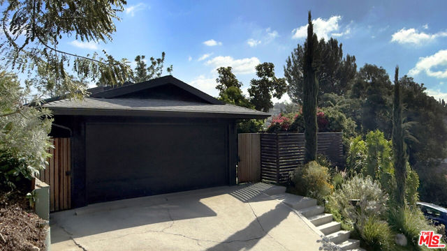 1407 Randall Court, Los Angeles CA: https://media.crmls.org/mediaz/a2984a73-f78d-45eb-93c7-203e0ce098c2.jpg