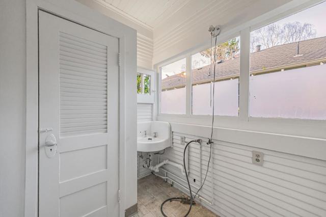 333 Waverley Street, Palo Alto CA: https://media.crmls.org/mediaz/a298a37d-5acf-4658-b026-4be4a2b76b11.jpg
