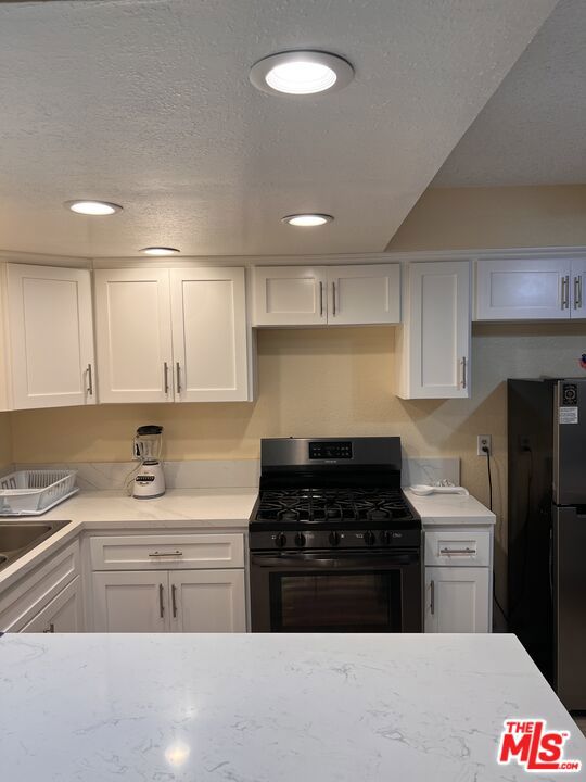 4345 W 154th Street, Lawndale CA: https://media.crmls.org/mediaz/a298d430-9054-46f1-a5a2-df0b2cbaa6db.jpg