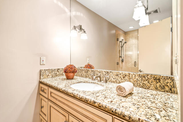 2305 E Sonora Road, Palm Springs CA: https://media.crmls.org/mediaz/a298f572-e466-4399-bbfe-cade2ddb9587.jpg