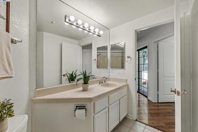 39280 Marbella Terraza, Fremont CA: https://media.crmls.org/mediaz/a298fb2e-4ef0-487b-9111-f09542ef5706.jpg