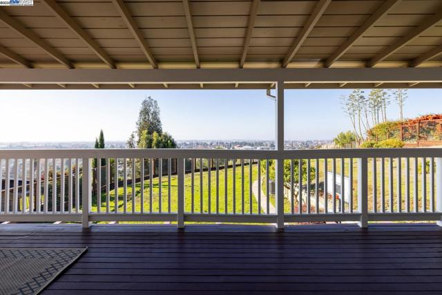 2567 Humboldt, San Leandro CA: https://media.crmls.org/mediaz/a29900cf-3f7c-49ee-ac51-fa73b05de752.jpg