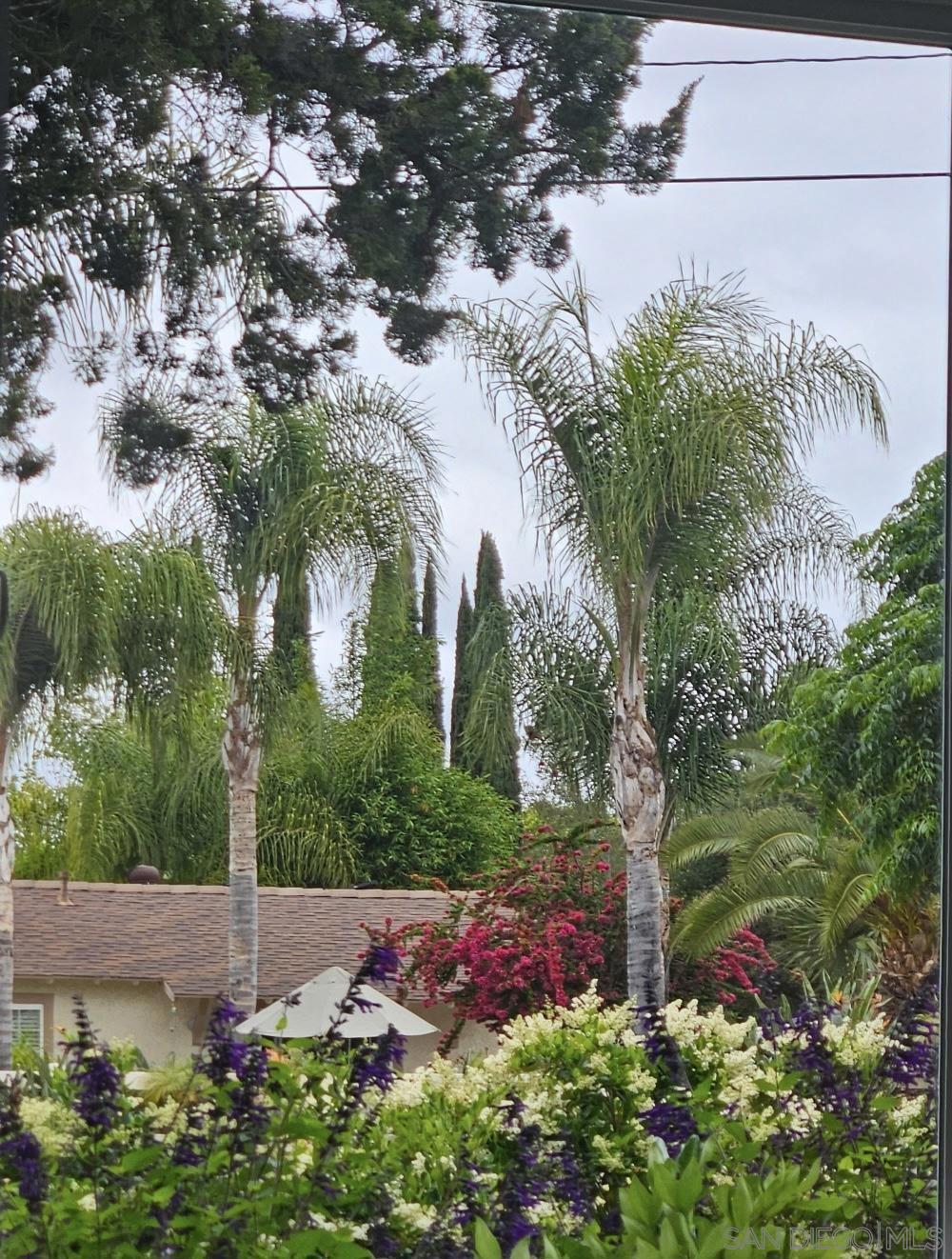 https://media.crmls.org/mediaz/a2990e0b-f6d6-43c0-9a19-88bde2ae55a9.jpg?preset=X-Large