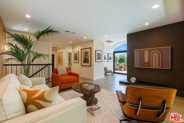 1633 Queens Road, Los Angeles CA: https://media.crmls.org/mediaz/a2991383-c749-4c38-9d72-2fe9a479553b.jpg