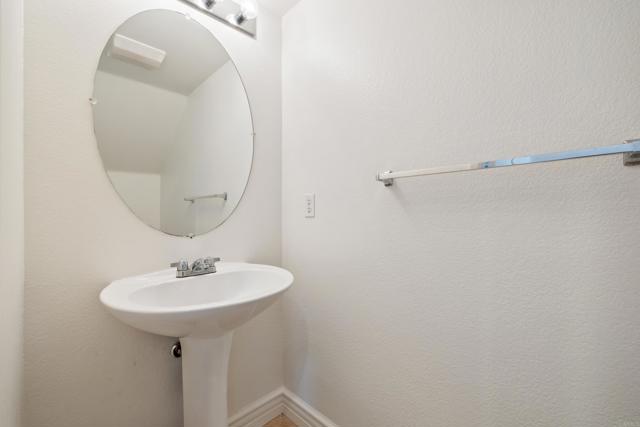 Detail Gallery Image 9 of 31 For 424 Dakota Way, Oceanside,  CA 92056 - 2 Beds | 2/1 Baths