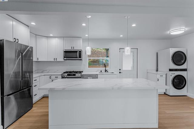 Image 10 of 35 For 158 Baxter St.