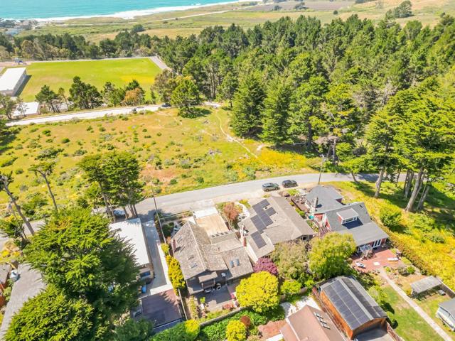 1025 Tamarind Street, Montara CA: https://media.crmls.org/mediaz/a2996791-1b3f-4dd2-aaba-48f85fb3457c.jpg