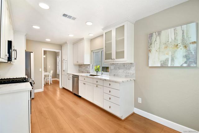 13957 Royal Melbourne Sq, San Diego CA: https://media.crmls.org/mediaz/a299aa3f-120c-4353-bb61-920946e7d7eb.jpg