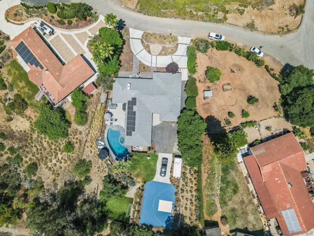 1271 Via Sendero, Escondido CA: https://media.crmls.org/mediaz/a29b1731-bef1-4ad3-9626-56a994c6c7b7.jpg