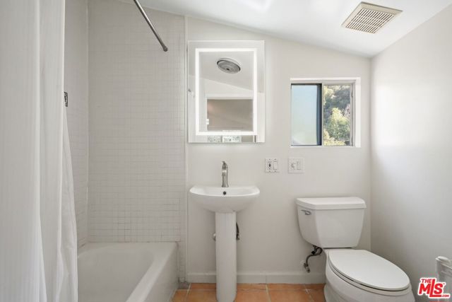 860 Old Topanga Canyon Road, Topanga CA: https://media.crmls.org/mediaz/a29b5022-710a-4e76-8ace-f47a08bd2dd6.jpg